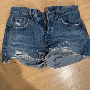 Levi’s 501 Distressed Women Shorts